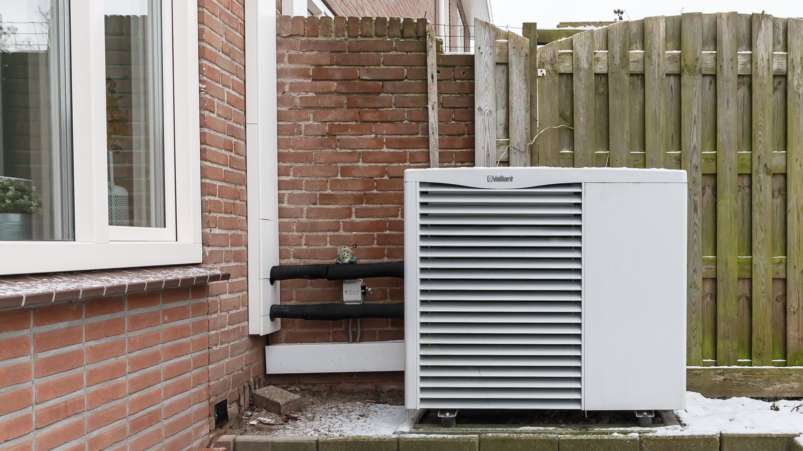 Warmtepomp-buitenunit-1600x900