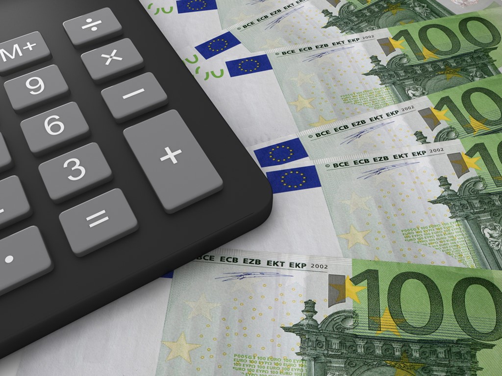 rekenmachine met 100 euro biljetten 