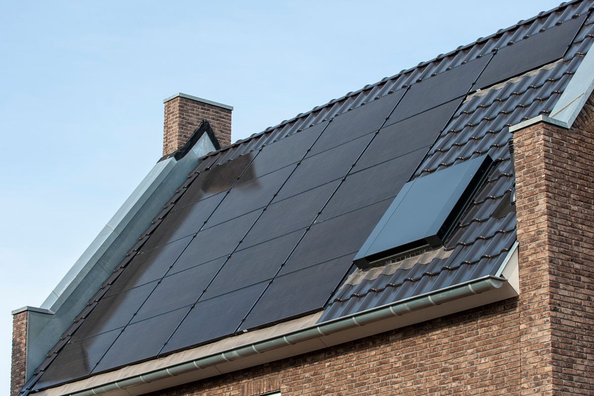 dak huis  met zonnepanelen