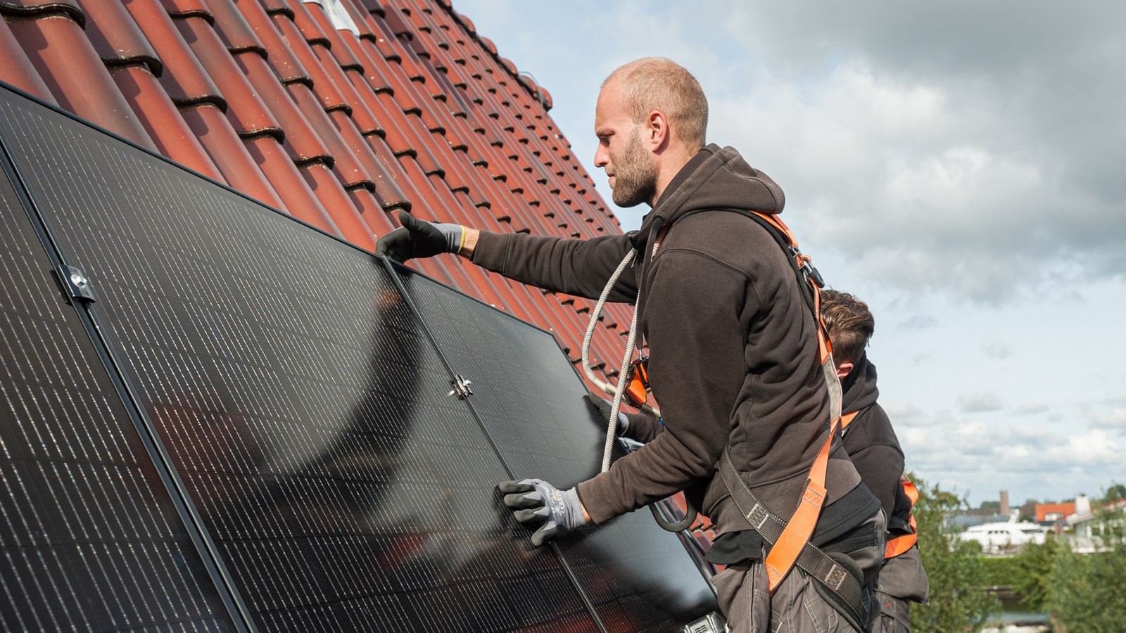 dak huis  met zonnepanelen