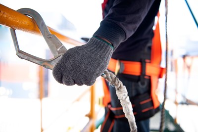 veiligheidsriem bij werk op steiger